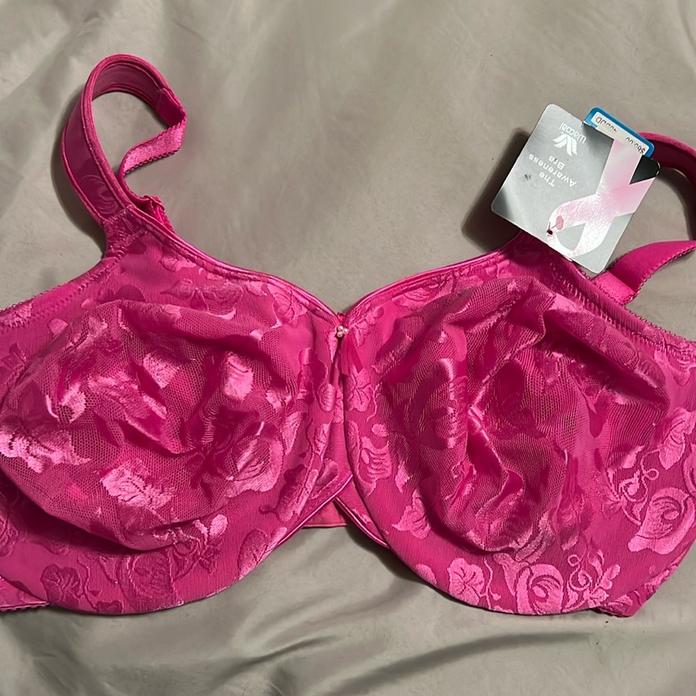Wacoal bright pink awareness bra 40 DDD.  Brand new with tax.